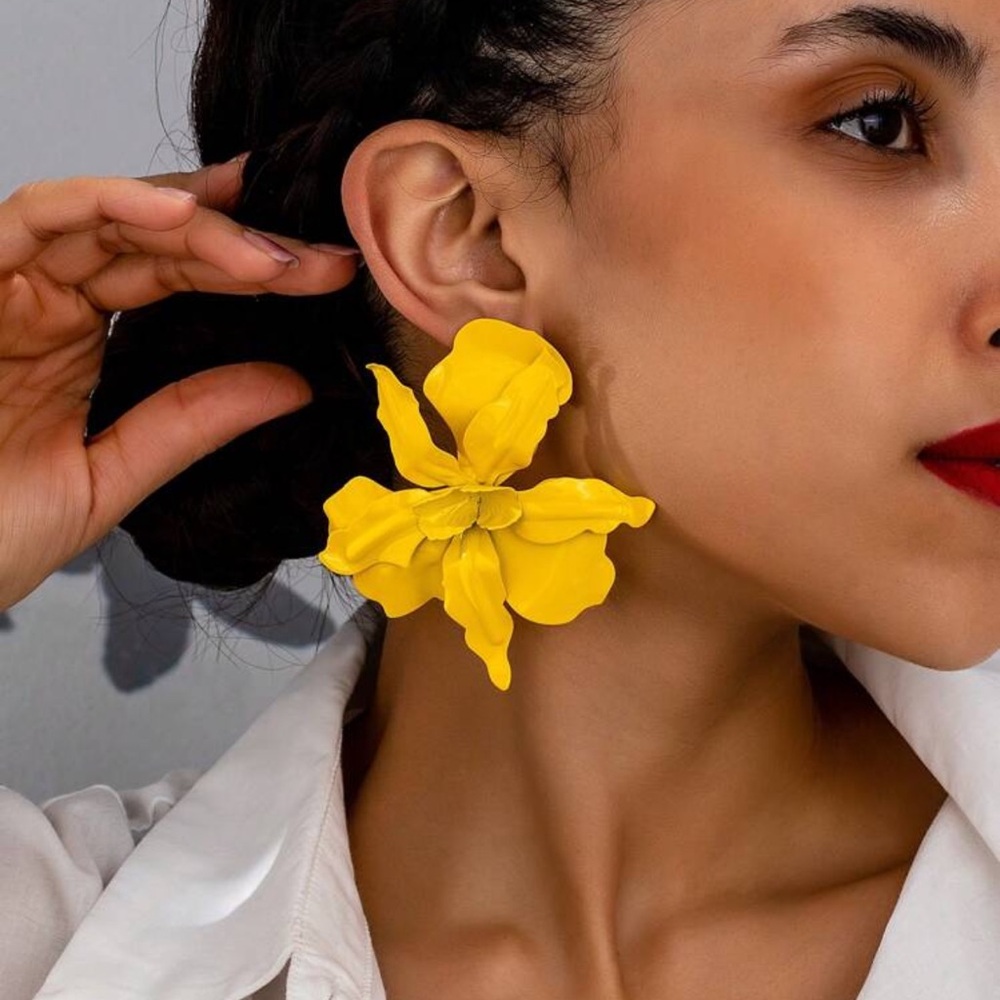 - 1 Pair European & American Style Flower Pendant Stud Earrings For Women,